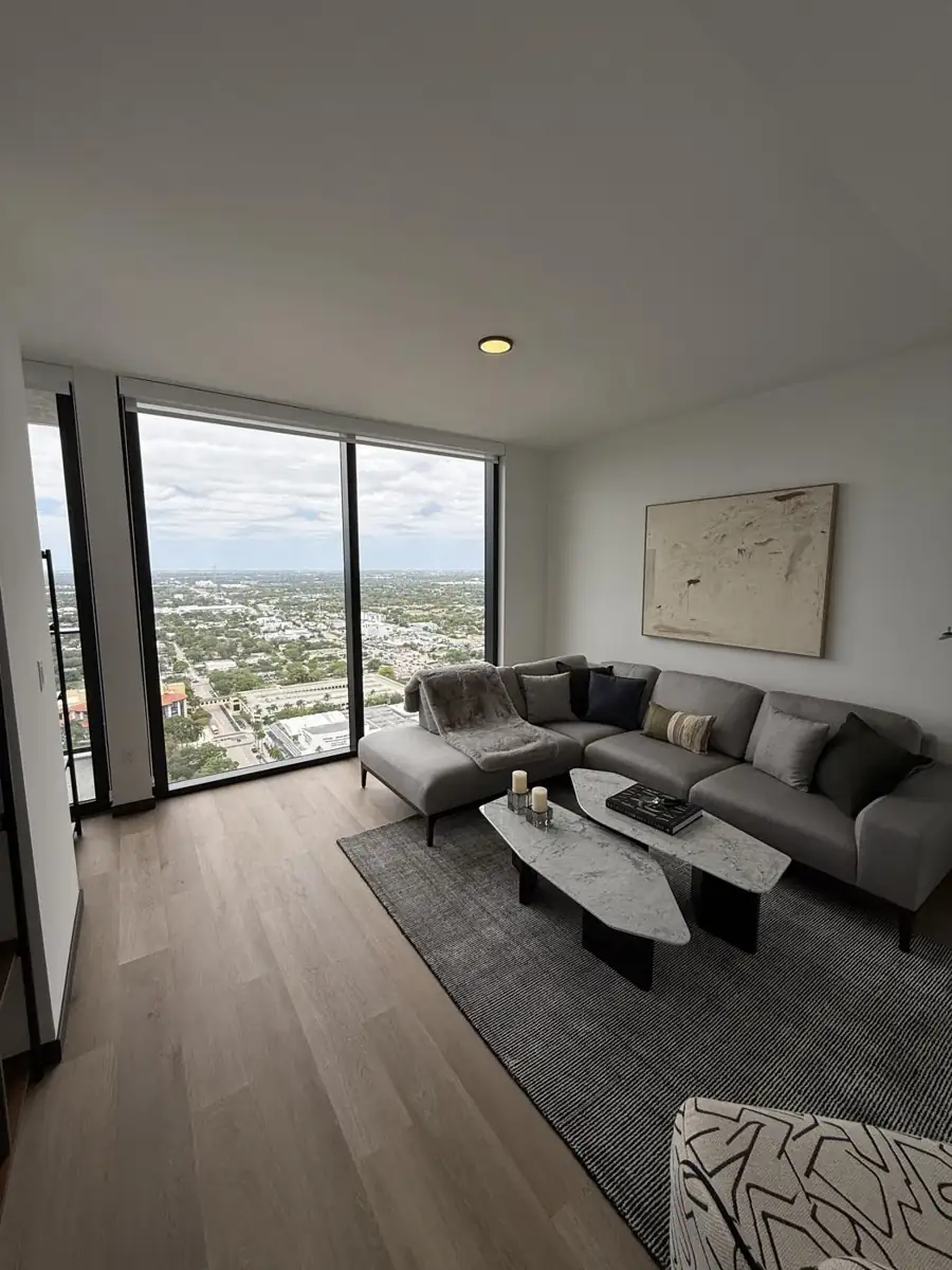 Corner living with views